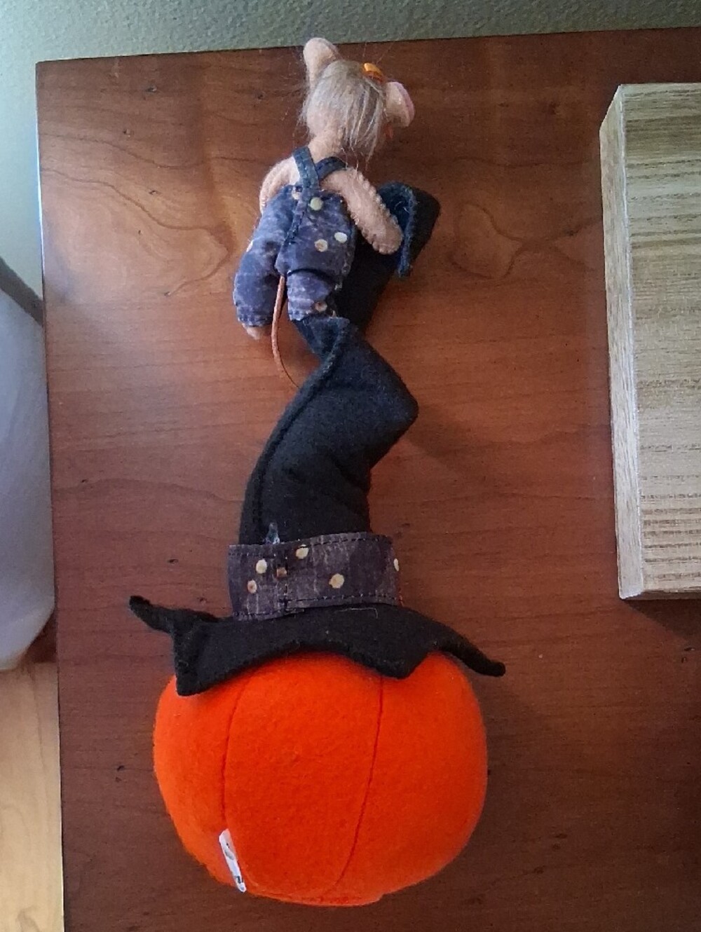 Annalee 2021 Halloween Pumpkin with Witch Hat and Mouse Accent - Orange - Picture 7 of 10